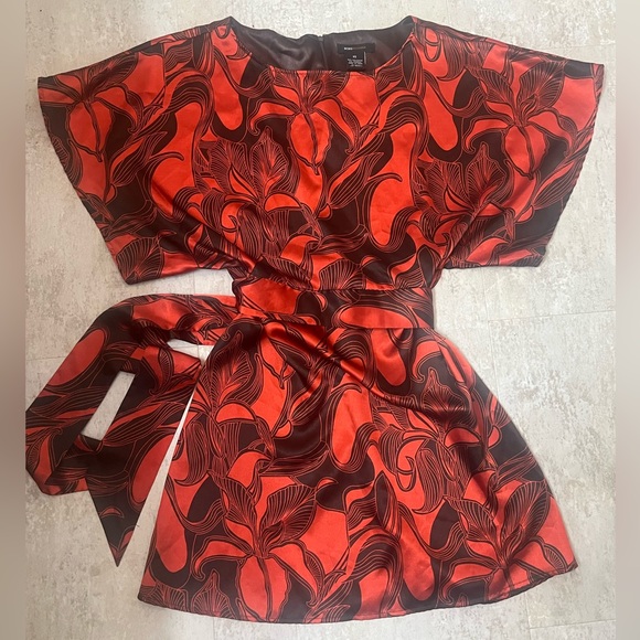 BCBGMaxAzria Dresses & Skirts - BCBGMaxAzria Dress. Zippered back and tie waist. Like new condition!